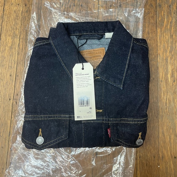 Dark wash Levi’s cropped jean jacket💎 - Picture 8 of 10